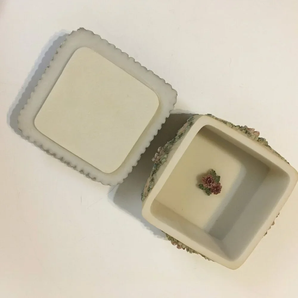 Floral Trinket Jewelry Box Holder Hand Painted Resin Flowers Vines Leaf Vintage